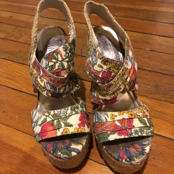 Floral wedges - Picture 5 of 7